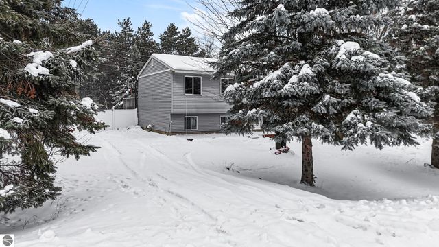1753 Bedford Lane, Traverse City, MI 49685