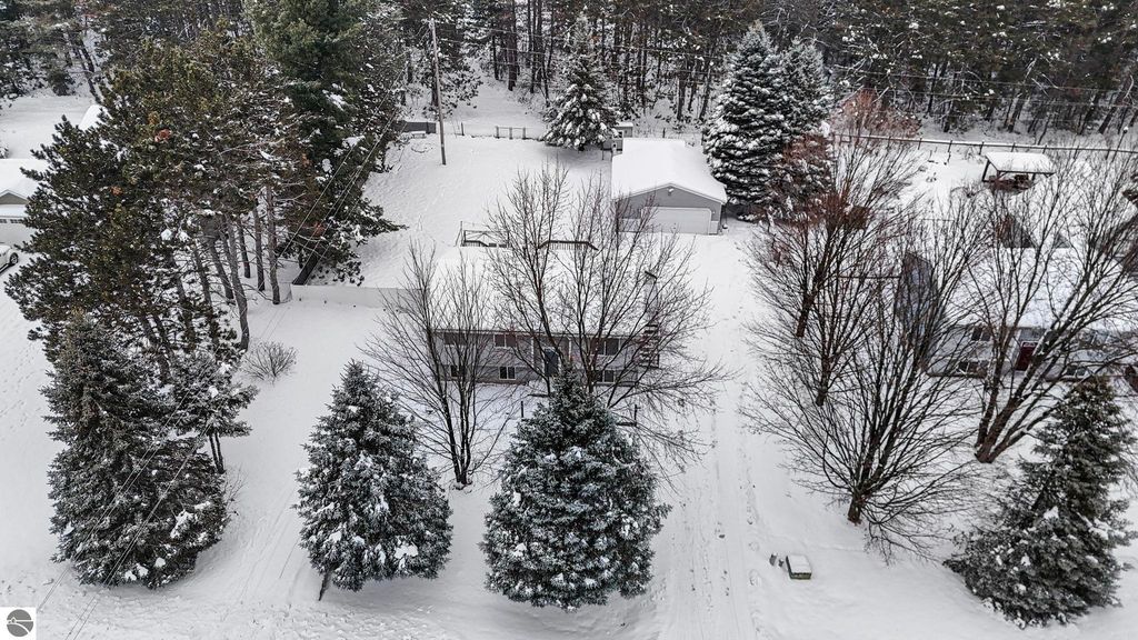 Image 2 of property listing at 1753 Bedford Lane, Traverse City, MI 49685