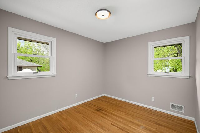 659 Grange Avenue N, Oakdale, MN 55128