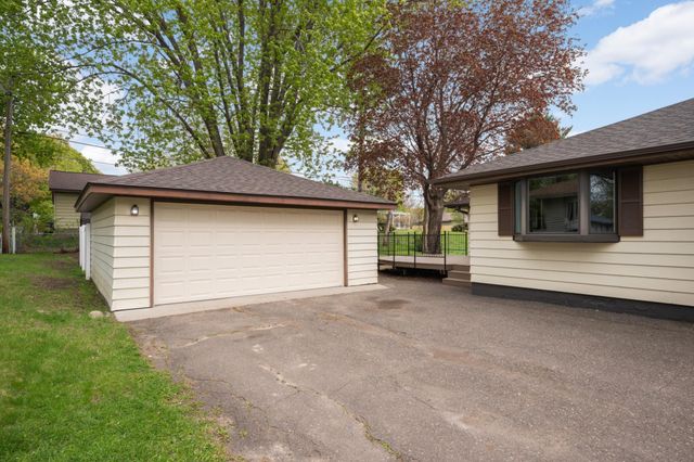 659 Grange Avenue N, Oakdale, MN 55128