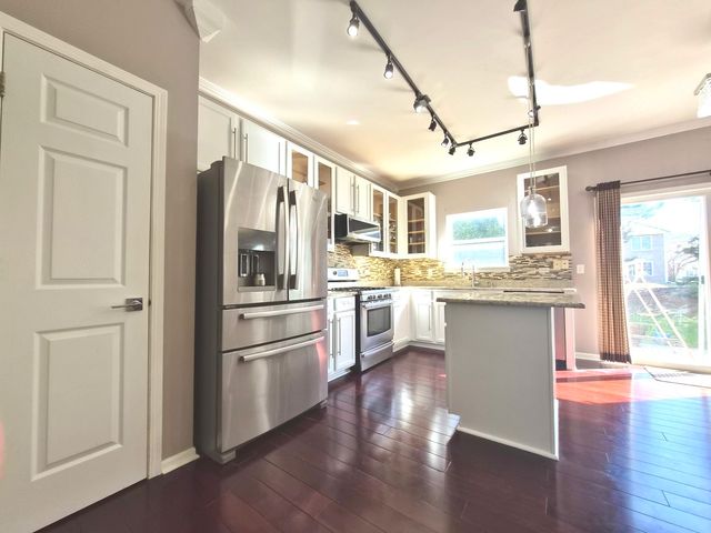 3817 Baybrook Drive, Aurora, IL 60504