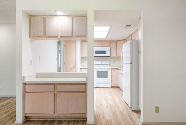 827 Country Club Drive SE APT 2B, Rio Rancho, NM 87124