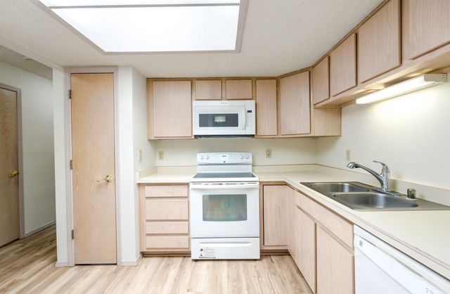 827 Country Club Drive SE APT 2B, Rio Rancho, NM 87124