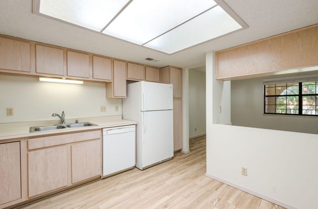 827 Country Club Drive SE APT 2B, Rio Rancho, NM 87124