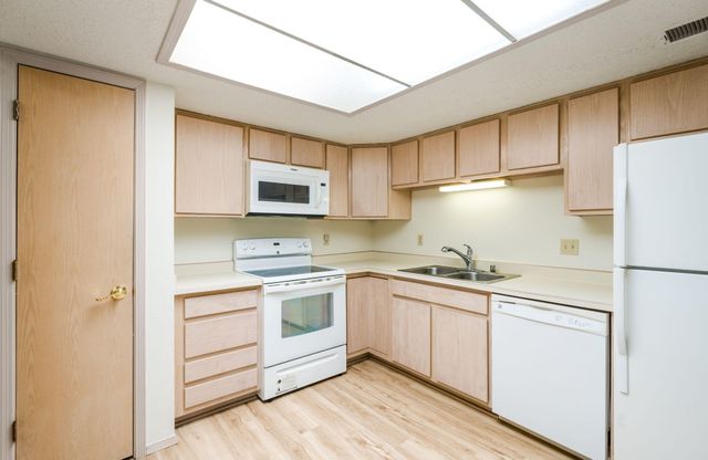 827 Country Club Drive SE APT 2B, Rio Rancho, NM 87124