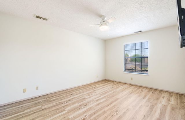827 Country Club Drive SE APT 2B, Rio Rancho, NM 87124