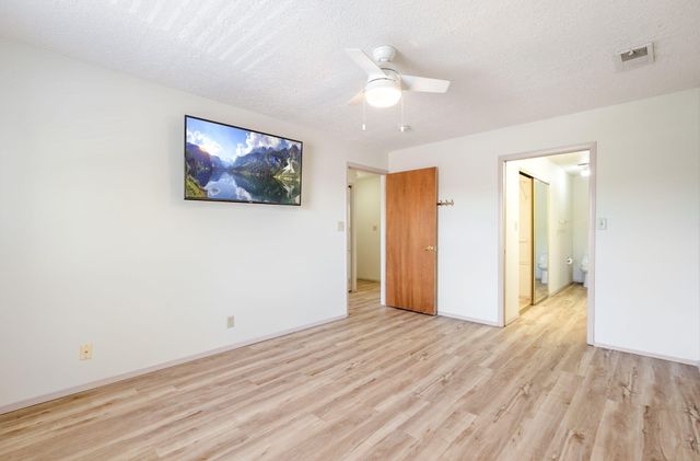 827 Country Club Drive SE APT 2B, Rio Rancho, NM 87124
