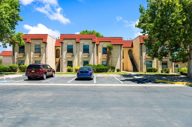 827 Country Club Drive SE APT 2B, Rio Rancho, NM 87124