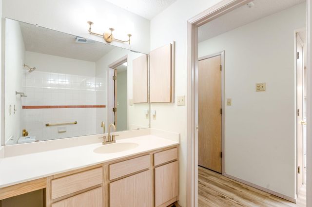 827 Country Club Drive SE APT 2B, Rio Rancho, NM 87124