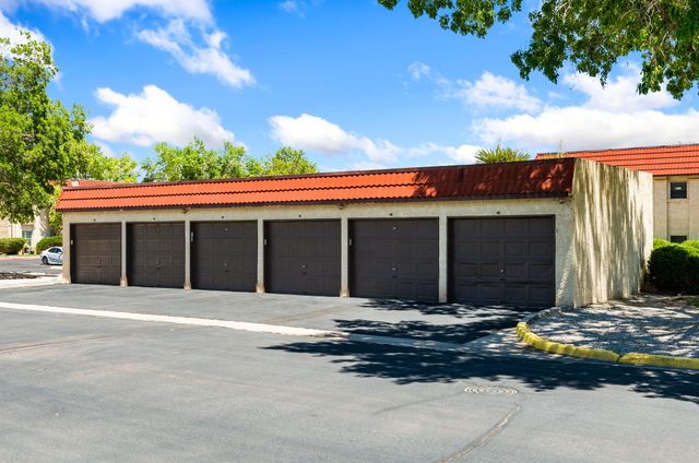 827 Country Club Drive SE APT 2B, Rio Rancho, NM 87124