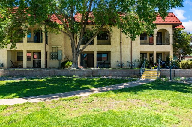 827 Country Club Drive SE APT 2B, Rio Rancho, NM 87124