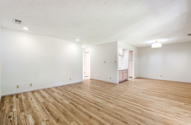 827 Country Club Drive SE APT 2B, Rio Rancho, NM 87124