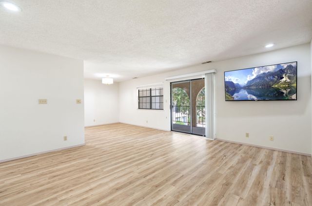 827 Country Club Drive SE APT 2B, Rio Rancho, NM 87124