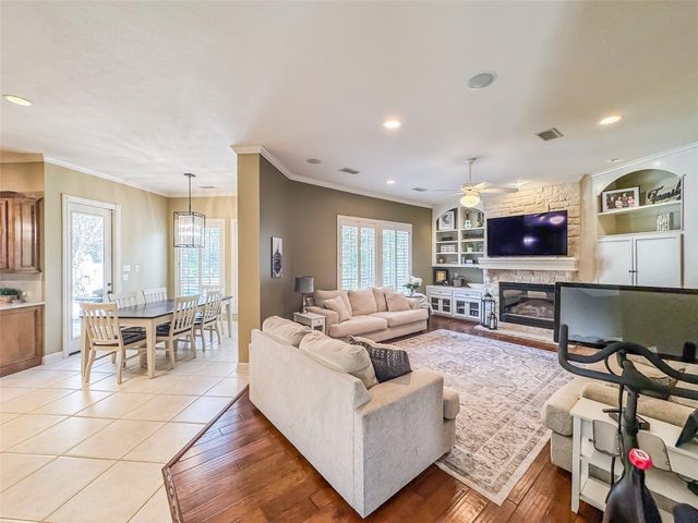 38 E Thymewood Place, The Woodlands, TX 77382