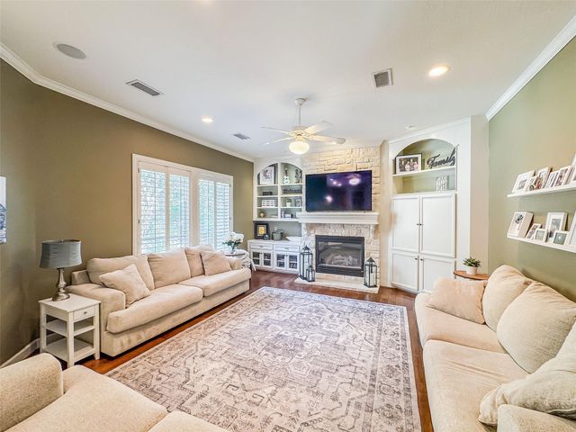 38 E Thymewood Place, The Woodlands, TX 77382