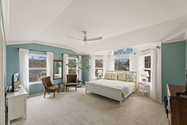 412 E Red Pine CIRCLE, Dousman, WI 53118