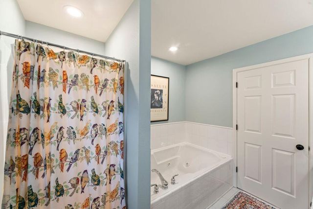 412 E Red Pine CIRCLE, Dousman, WI 53118