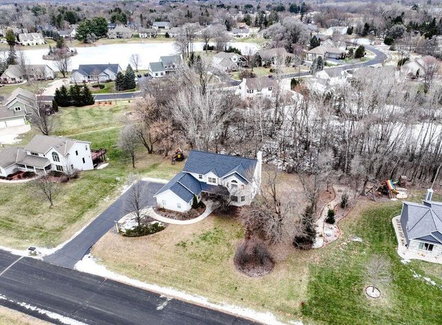 412 E Red Pine CIRCLE, Dousman, WI 53118