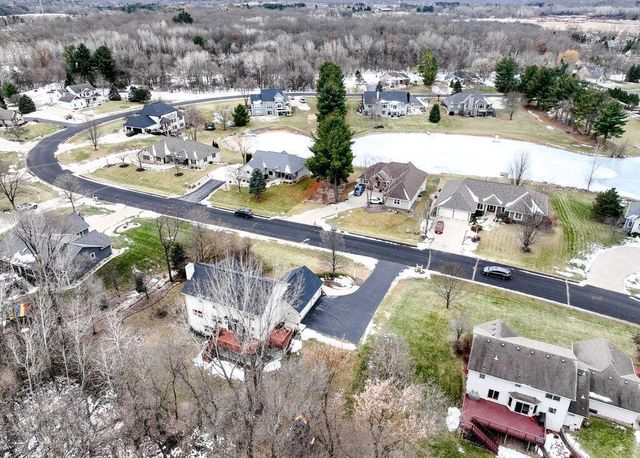 412 E Red Pine CIRCLE, Dousman, WI 53118