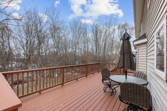 412 E Red Pine CIRCLE, Dousman, WI 53118