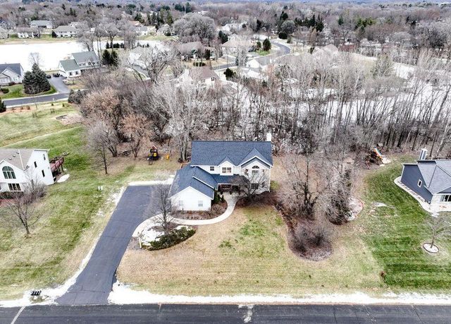 412 E Red Pine CIRCLE, Dousman, WI 53118