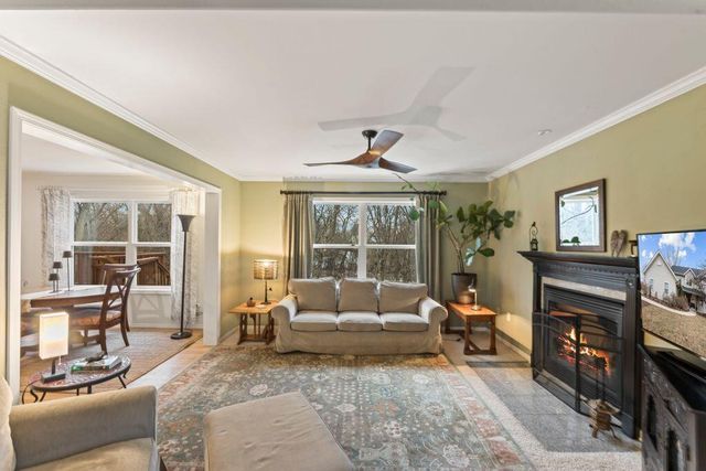 412 E Red Pine CIRCLE, Dousman, WI 53118