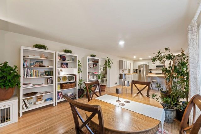 412 E Red Pine CIRCLE, Dousman, WI 53118