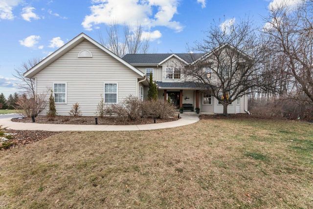 412 E Red Pine CIRCLE, Dousman, WI 53118