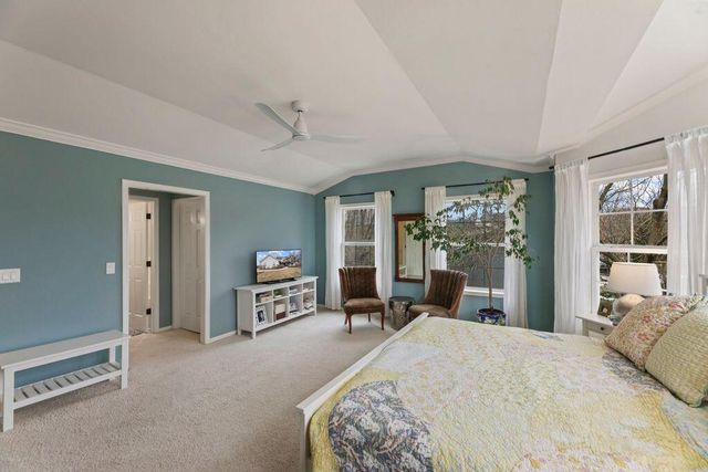 412 E Red Pine CIRCLE, Dousman, WI 53118