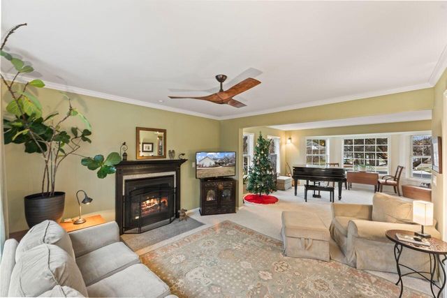 412 E Red Pine CIRCLE, Dousman, WI 53118