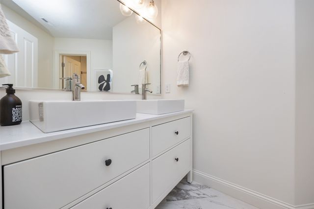1710 S 49th Street, West Des Moines, IA 50265