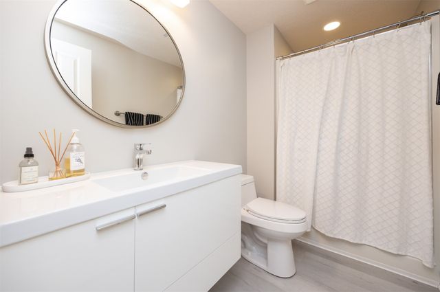 1710 S 49th Street, West Des Moines, IA 50265