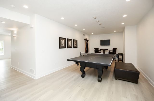1710 S 49th Street, West Des Moines, IA 50265