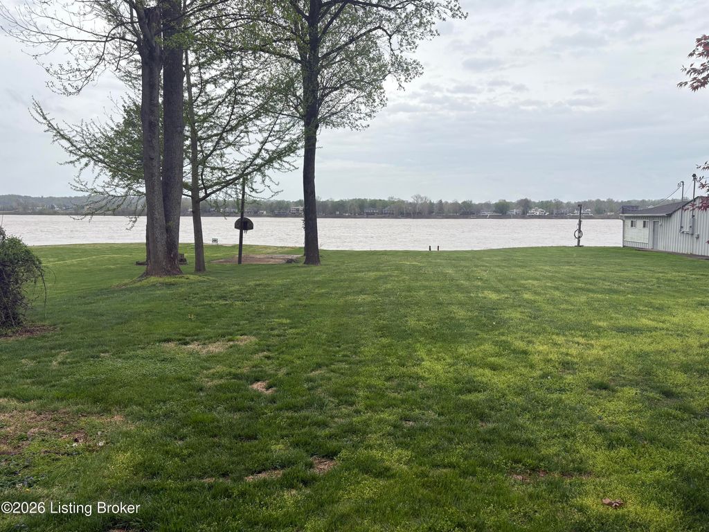 5820 Upper River Rd A, Jeffersonville, IN 47130