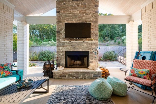 25 Belles Fleurs Circle, Little Rock, AR 72223