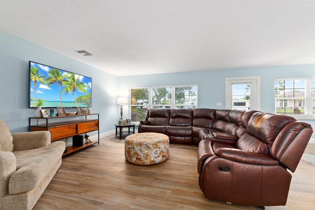 1749 SW Coxswain Place, Palm City, FL 34990