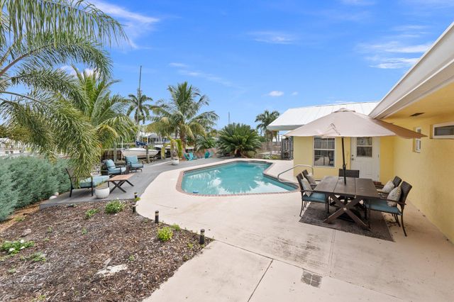 1749 SW Coxswain Place, Palm City, FL 34990