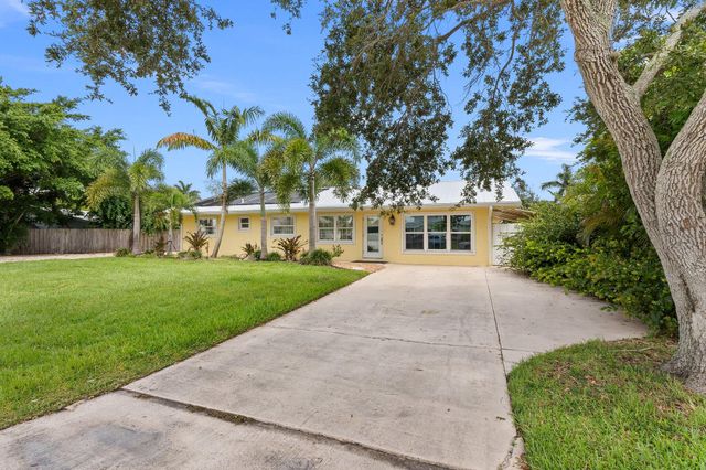1749 SW Coxswain Place, Palm City, FL 34990