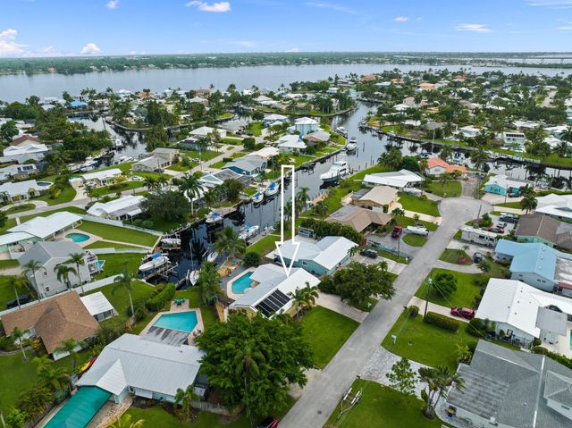 1749 SW Coxswain Place, Palm City, FL 34990
