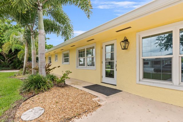 1749 SW Coxswain Place, Palm City, FL 34990