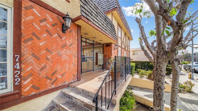 7422 Hazeltine Avenue 2, Van Nuys, CA 91405