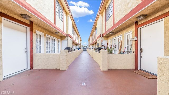 7422 Hazeltine Avenue 2, Van Nuys, CA 91405