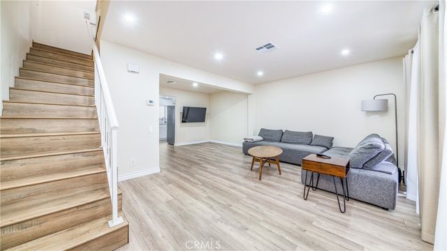 7422 Hazeltine Avenue 2, Van Nuys, CA 91405