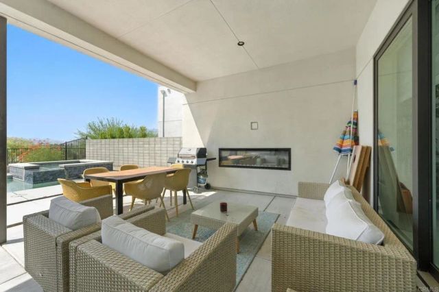 455 Palladium Boulevard, Palm Springs, CA 92262