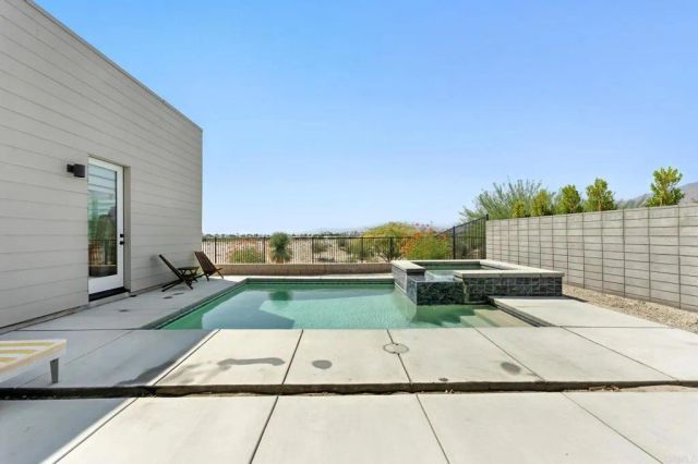 455 Palladium Boulevard, Palm Springs, CA 92262