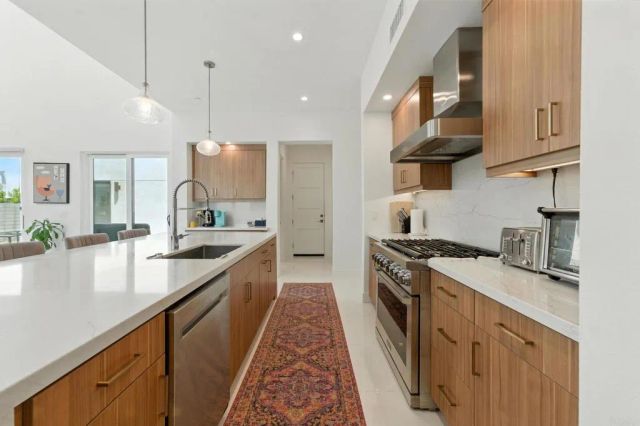 455 Palladium Boulevard, Palm Springs, CA 92262