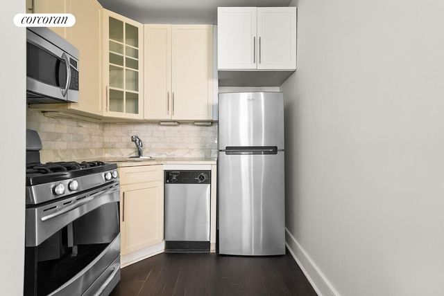 555 Lenox Ave Apt 2B, New York City, NY 10037