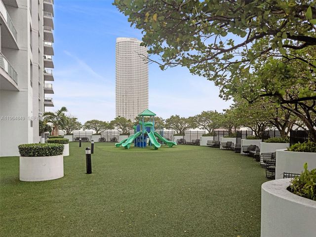 90 SW 3rd St 1608, Miami, FL 33130