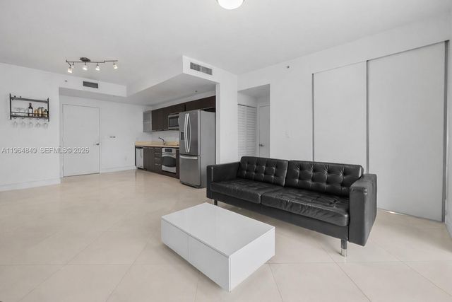 90 SW 3rd St 1608, Miami, FL 33130