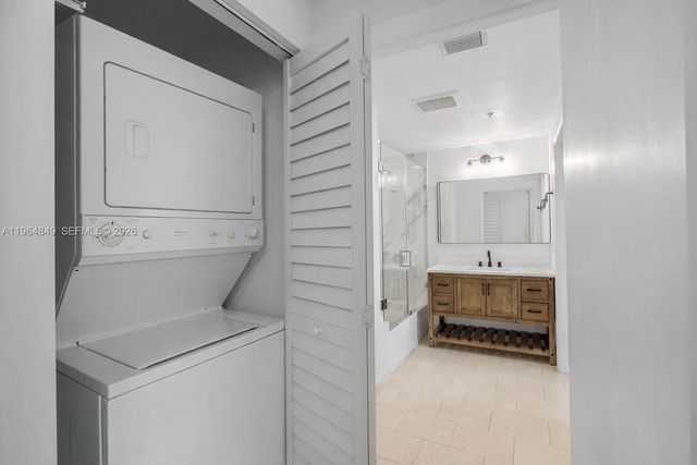 90 SW 3rd St 1608, Miami, FL 33130